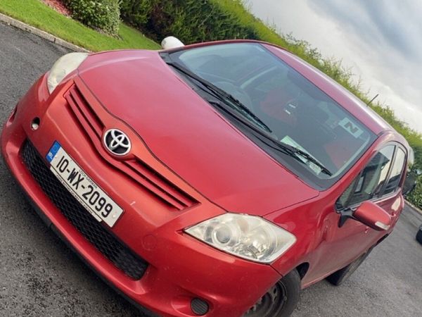 Toyota Auris Hatchback, Diesel, 2010, Red