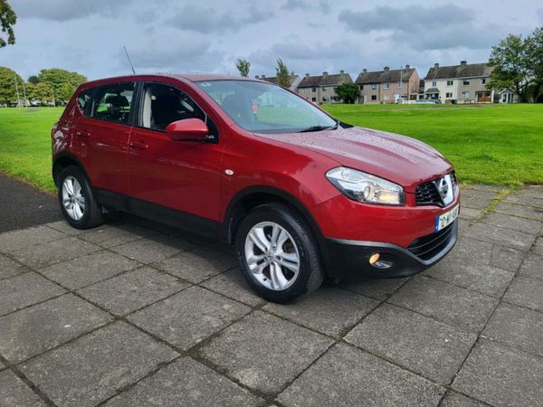 Nissan Qashqai Hatchback, Diesel, 2012, Red