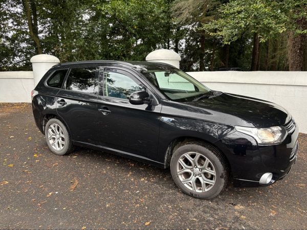 Mitsubishi Outlander SUV, Petrol Plug-in Hybrid, 2014, Black
