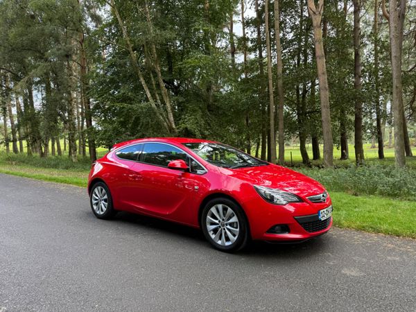 Opel Astra Hatchback, Diesel, 2012, Red