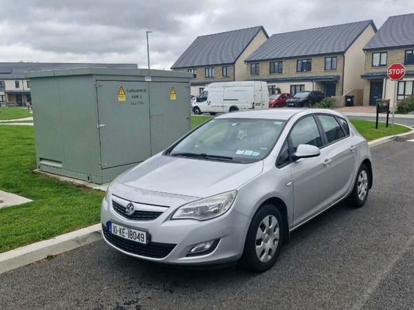 Vauxhall Astra Hatchback, Diesel, 2010, Silver