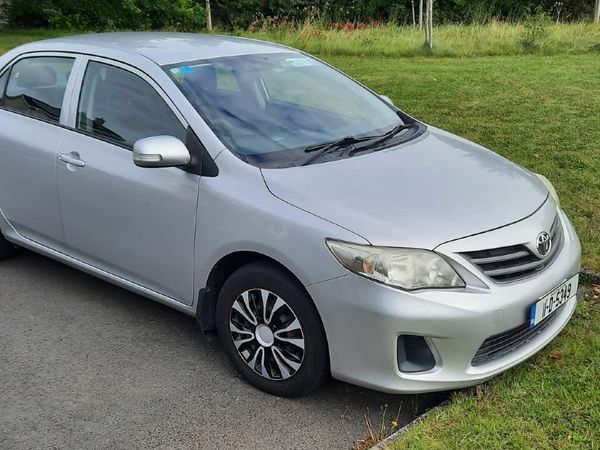 Toyota Corolla Saloon, Diesel, 2011, Silver