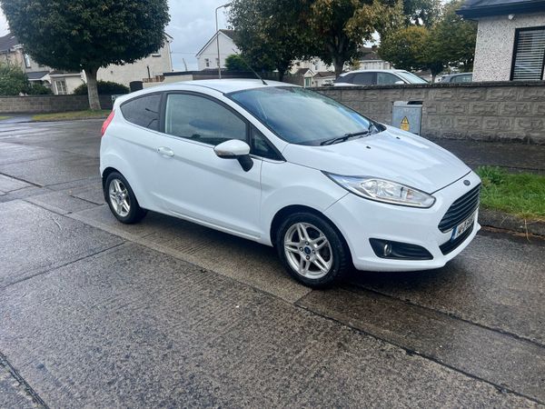 Ford Fiesta Hatchback, Petrol, 2014, White