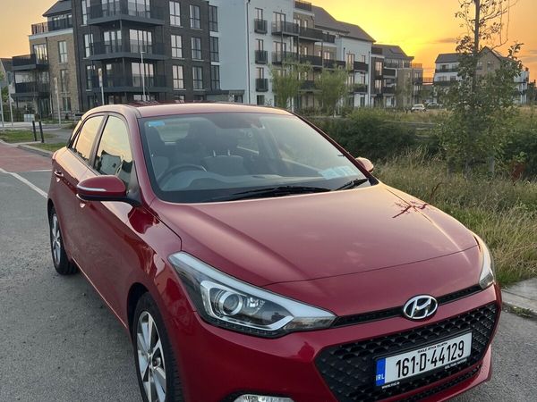 Hyundai i20 Hatchback, Petrol, 2016, Red