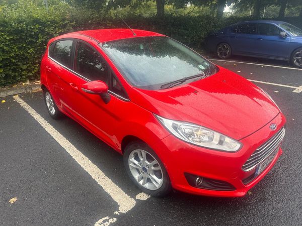 Ford Fiesta Hatchback, Petrol, 2015, Red