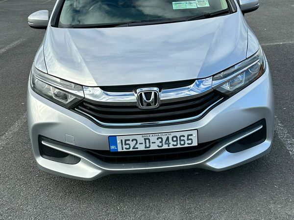 Honda Shuttle MPV, Petrol Hybrid, 2015, Silver