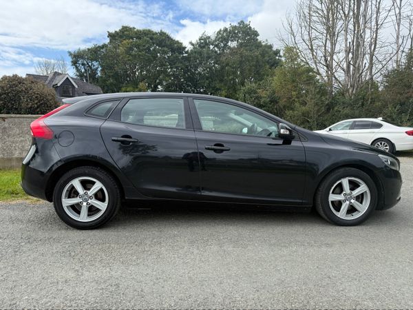 Volvo V40 Hatchback, Diesel, 2013, Black
