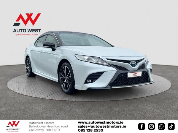 Toyota Camry Saloon, Petrol Hybrid, 2020, White