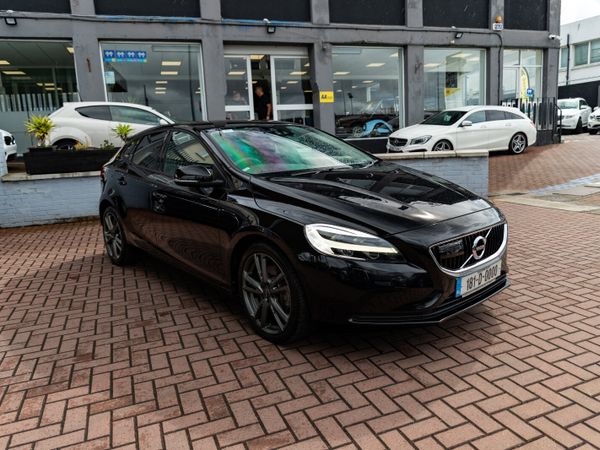 Volvo V40 Hatchback, Diesel, 2018, Black