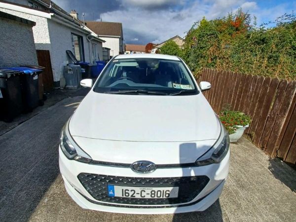 Hyundai i20 Hatchback, Petrol, 2016, White