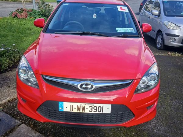 Hyundai i30 Hatchback, Petrol, 2011, Red