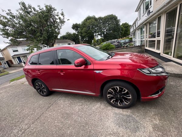 Mitsubishi Outlander SUV, Petrol Plug-in Hybrid, 2016, Red