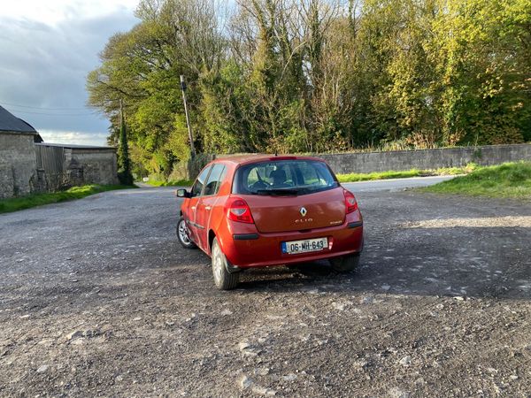 Renault Clio Hatchback, Petrol, 2006, Red