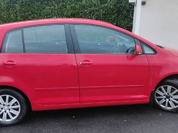 Volkswagen Golf Hatchback, Diesel, 2011, Red