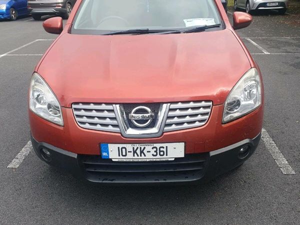 Nissan Qashqai Hatchback, Diesel, 2010, Red
