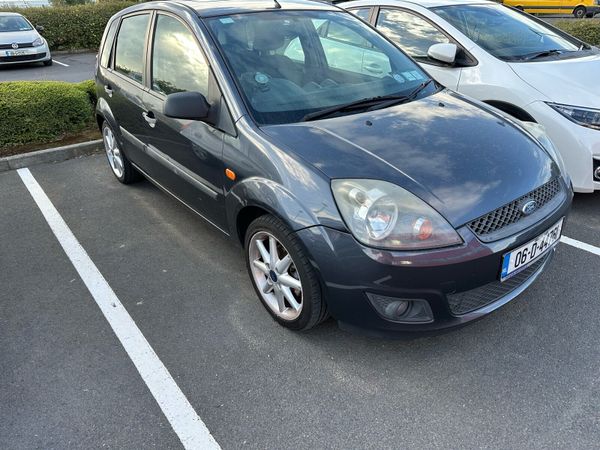 Ford Fiesta Hatchback, Petrol, 2006, Silver