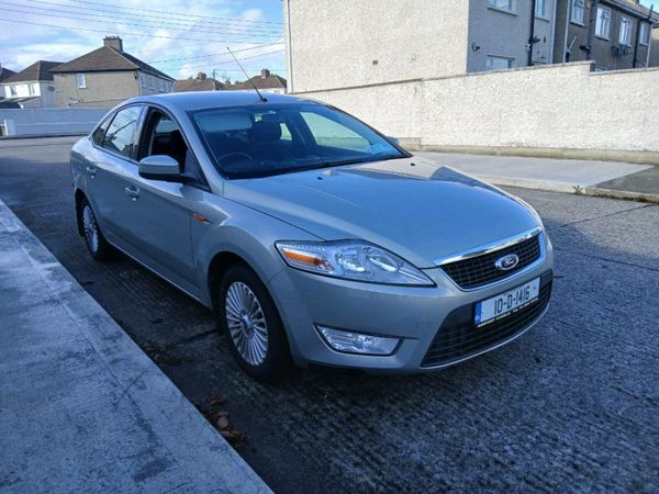 Ford Mondeo Saloon, Petrol, 2010, Gold