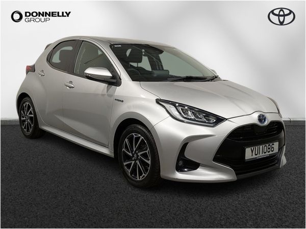 Toyota Yaris Hatchback, Petrol Hybrid, 2021, Silver