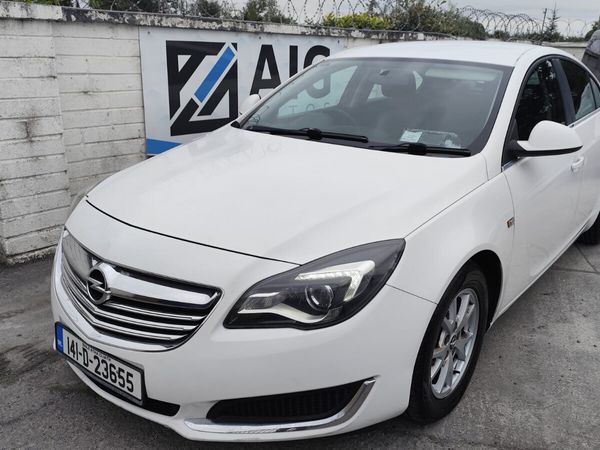 Opel Insignia Hatchback, Diesel, 2014, White