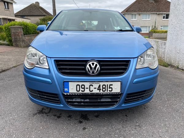 Volkswagen Polo Hatchback, Petrol, 2009, Blue