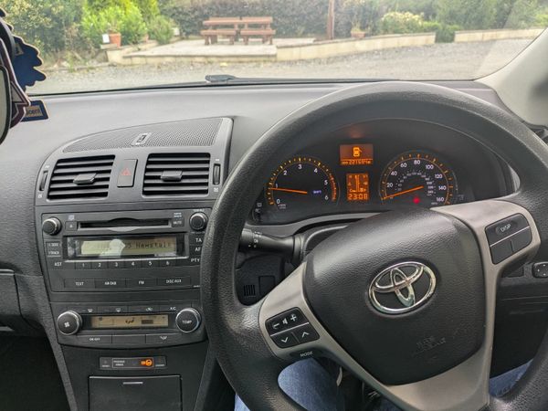 Toyota Avensis Saloon, Diesel, 2011, Grey