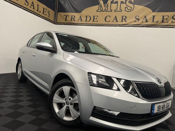Skoda Octavia Saloon, Diesel, 2019, Grey