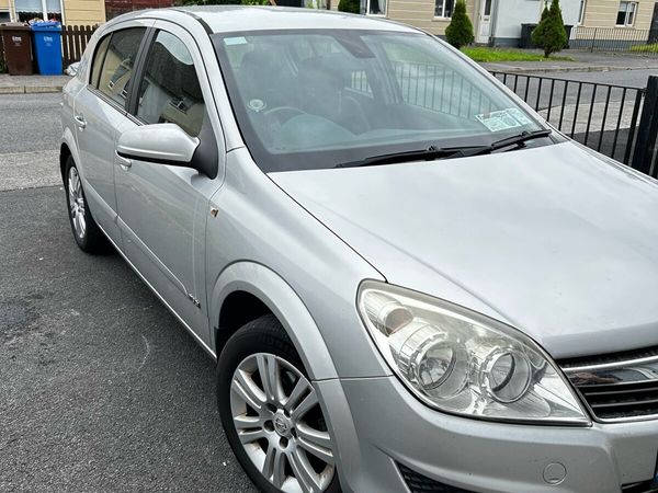 Opel Astra Hatchback, Petrol, 2008, Silver