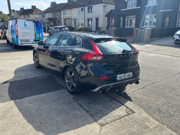 Volvo V40 Hatchback, Diesel, 2014, Black
