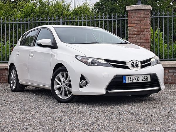 Toyota Auris Hatchback, Diesel, 2014, White
