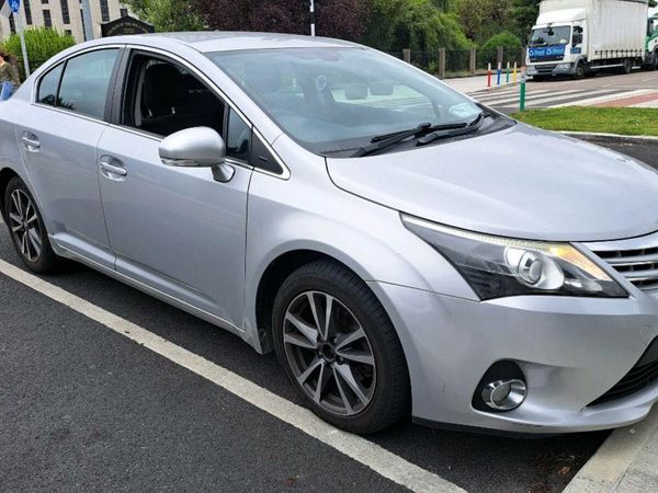 Toyota Avensis Saloon, Diesel, 2013, Silver