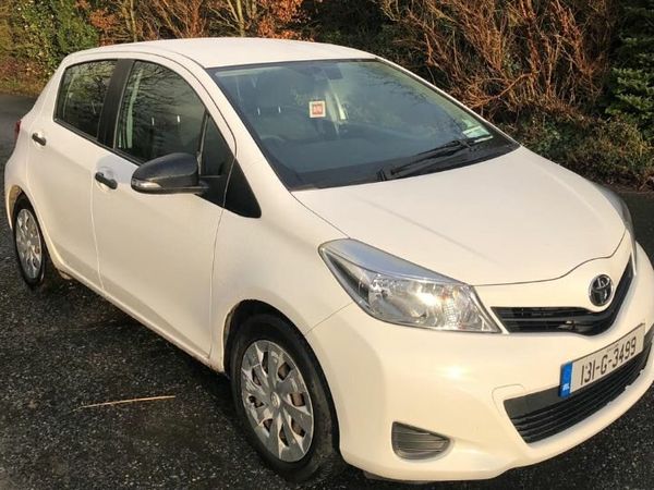 Toyota Yaris Hatchback, Petrol, 2013, White