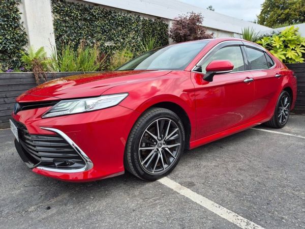 Toyota Camry Saloon, Hybrid, 2021, Red