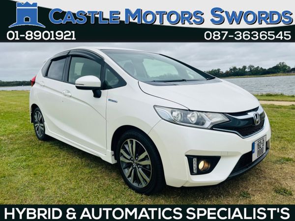 Honda Fit Hatchback, Petrol, 2016, White
