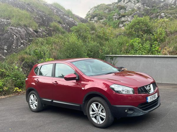 Nissan Qashqai Hatchback, Diesel, 2011, Red