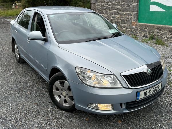 Skoda Octavia Hatchback, Diesel, 2010, Blue