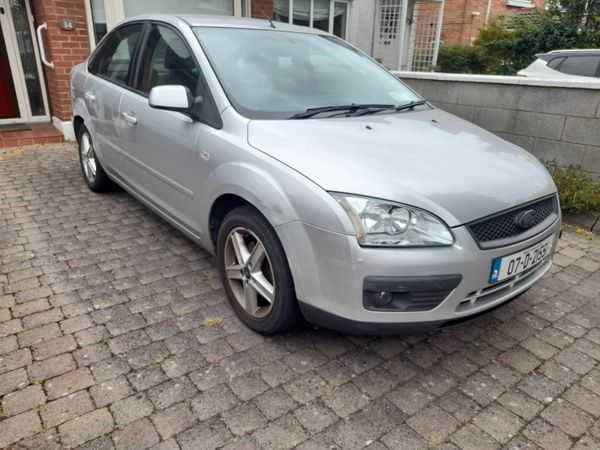 Ford Focus Saloon, Petrol, 2007, Silver