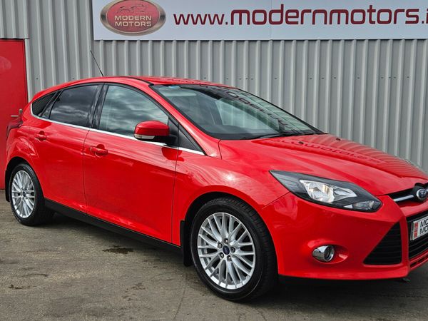 Ford Focus Hatchback, Petrol, 2014, Red