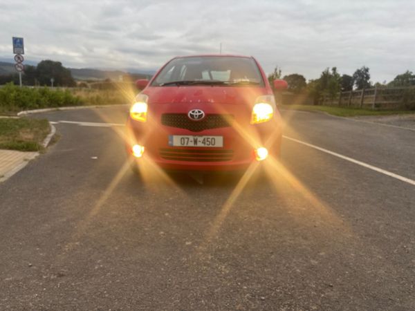 Toyota Yaris Hatchback, Petrol, 2007, Red