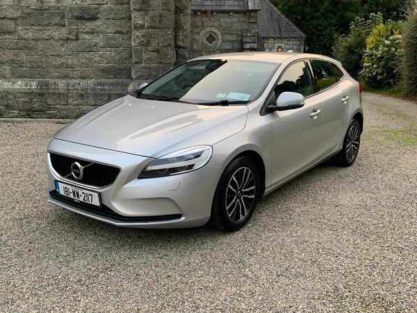 Volvo V40 Hatchback, Diesel, 2018, Grey
