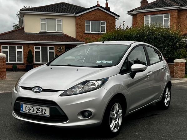 Ford Fiesta Hatchback, Petrol, 2009, Silver