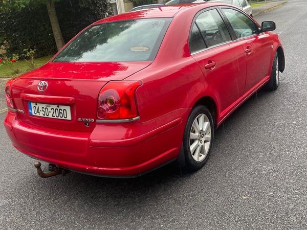 Toyota Avensis Saloon, Petrol, 2004, Red