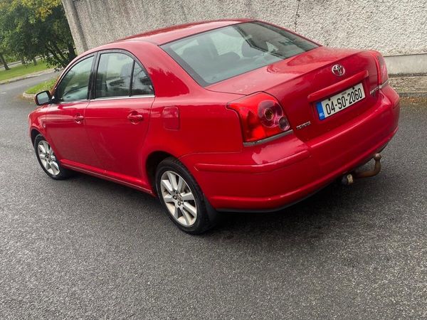 Toyota Avensis Saloon, Petrol, 2004, Red