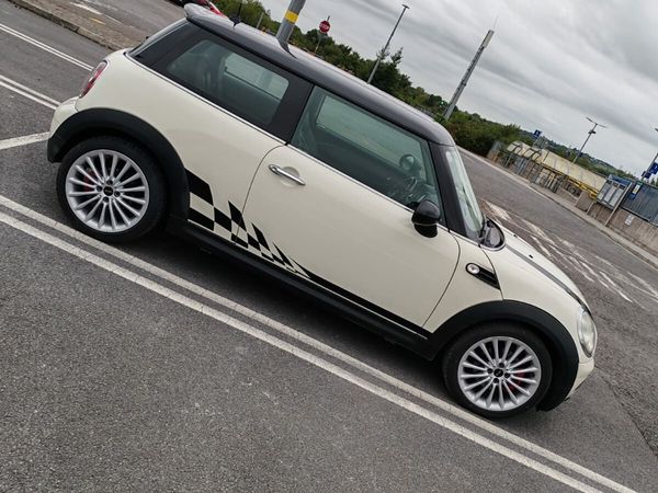 Mini Cooper Hatchback, Diesel, 2010, White