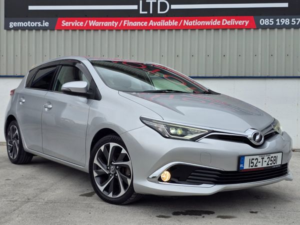 Toyota Auris Hatchback, Petrol, 2015, Silver