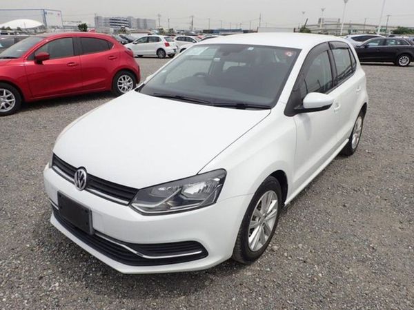 Volkswagen Polo Hatchback, Petrol, 2016, White