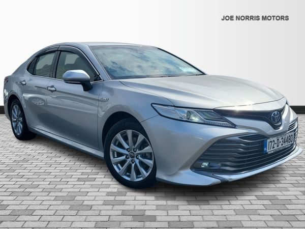 Toyota Camry Saloon, Petrol Hybrid, 2017, Silver