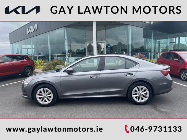 Skoda Octavia Saloon, Diesel, 2023, Grey