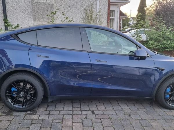 Tesla Model Y MPV, Electric, 2023, Blue