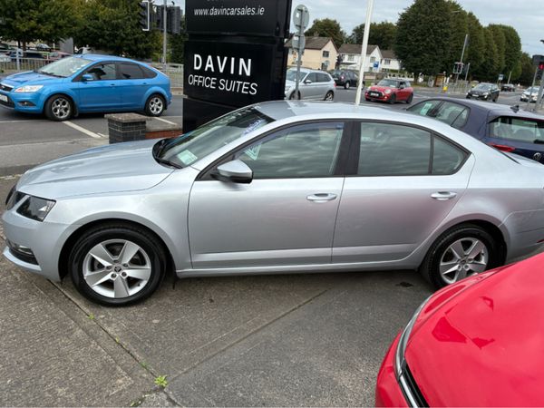 Skoda Octavia Hatchback, Petrol, 2017, Grey
