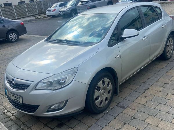 Opel Astra Hatchback, Diesel, 2011, Silver